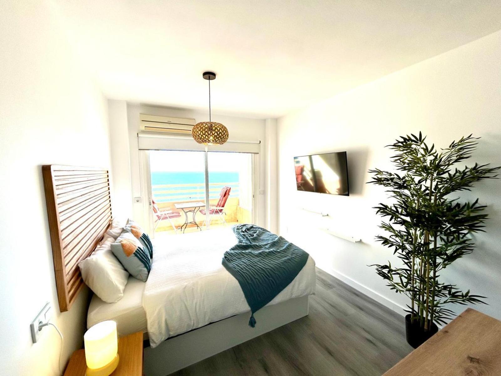 Апартаменти Stella Maris - Amazing Frontal Sea Views With Pool & Terrace By 10Tosea Фуенхірола Екстер'єр фото