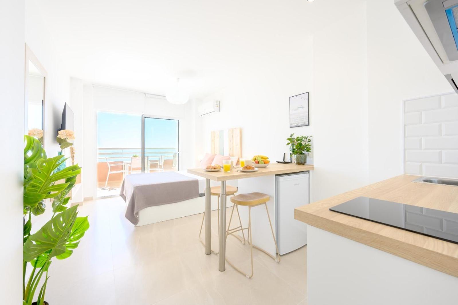 Апартаменти Stella Maris - Amazing Frontal Sea Views With Pool & Terrace By 10Tosea Фуенхірола Екстер'єр фото