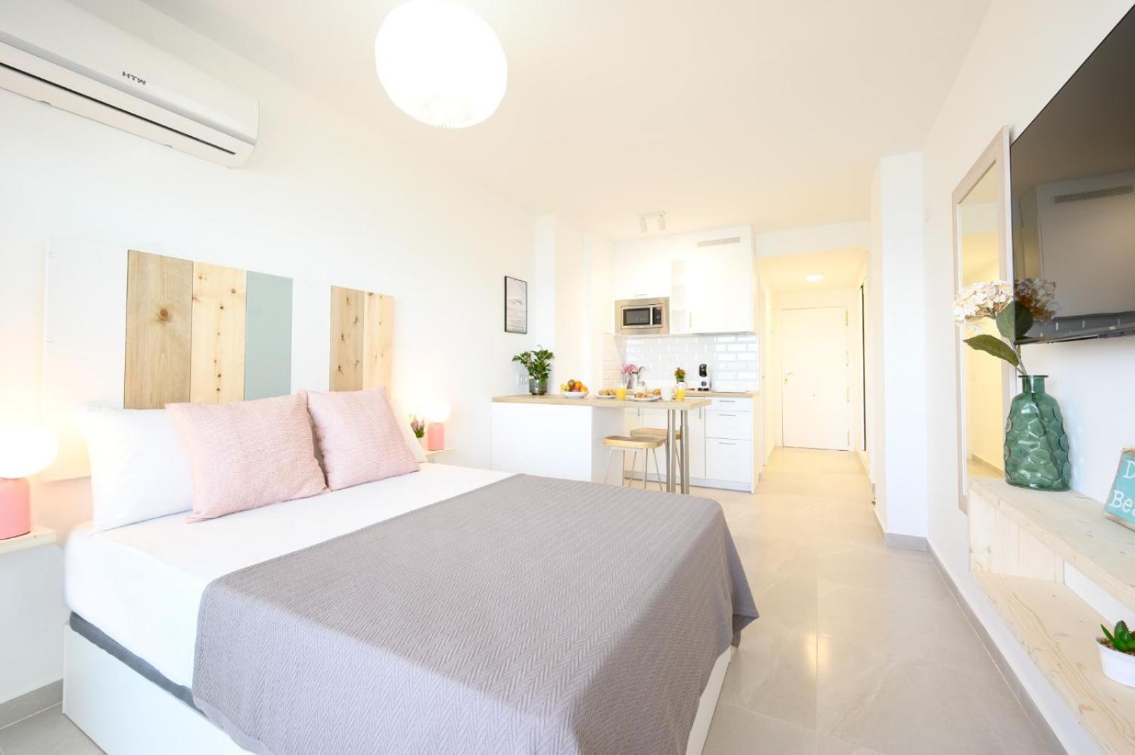 Апартаменти Stella Maris - Amazing Frontal Sea Views With Pool & Terrace By 10Tosea Фуенхірола Екстер'єр фото